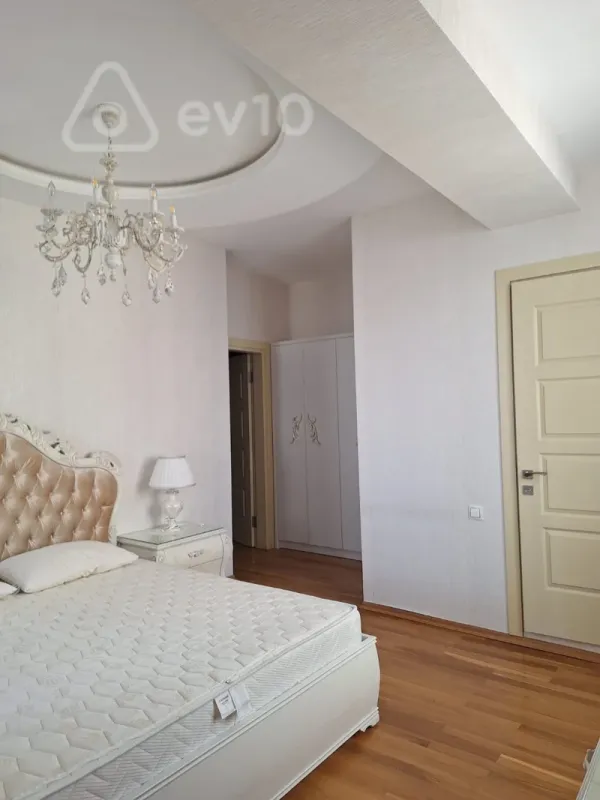 Kirayə verilir 3 otaqlı yeni tikili 120 m²