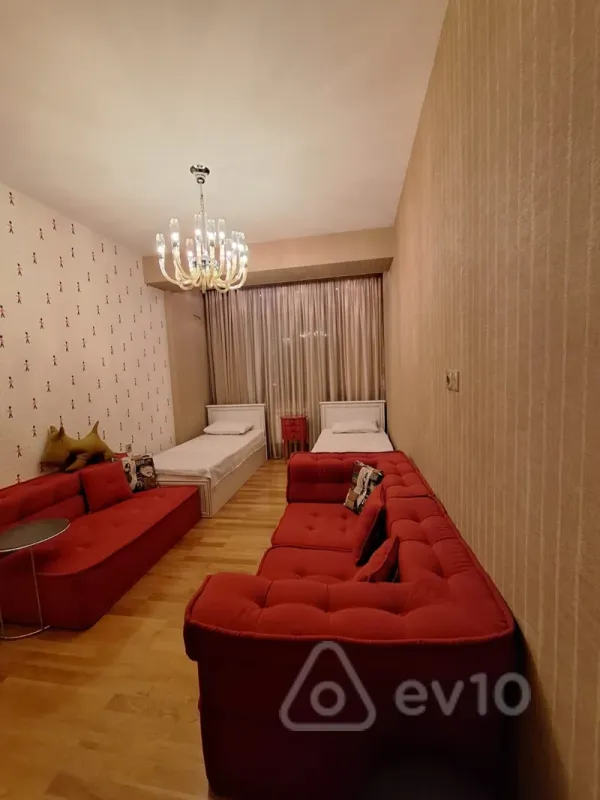 Kirayə verilir 3 otaqlı yeni tikili 120 m²