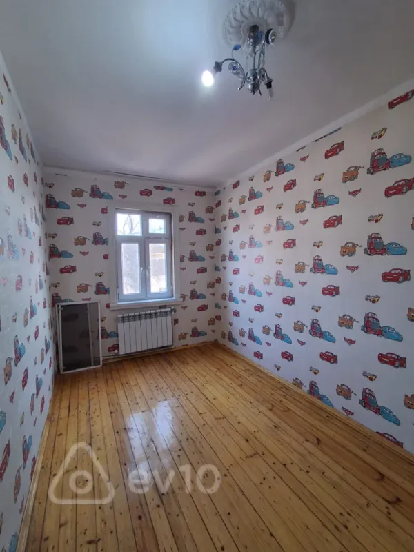 Kirayə verilir 3 otaqlı köhnə tikili 70 m²