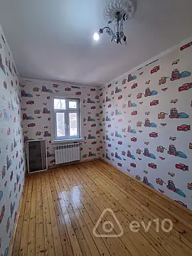 Kirayə verilir 3 otaqlı köhnə tikili 70 m²