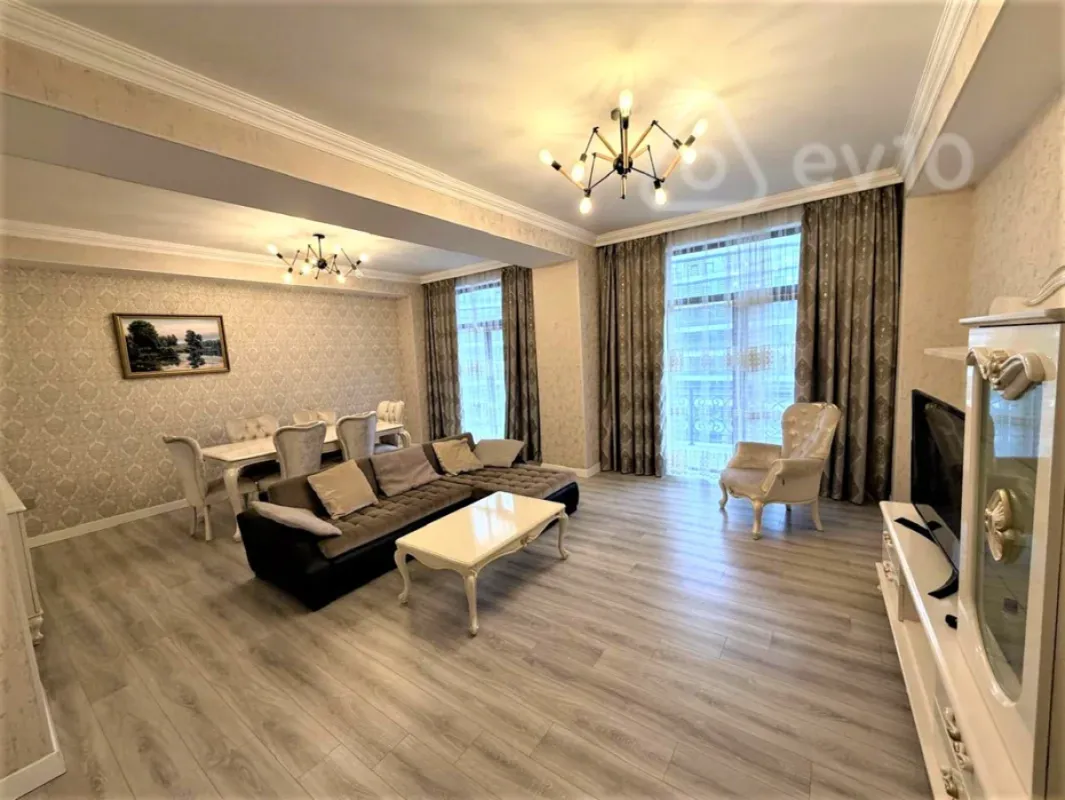 Kirayə verilir 5 otaqlı yeni tikili 220 m²