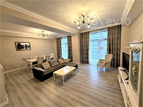 Kirayə verilir 5 otaqlı yeni tikili 220 m²