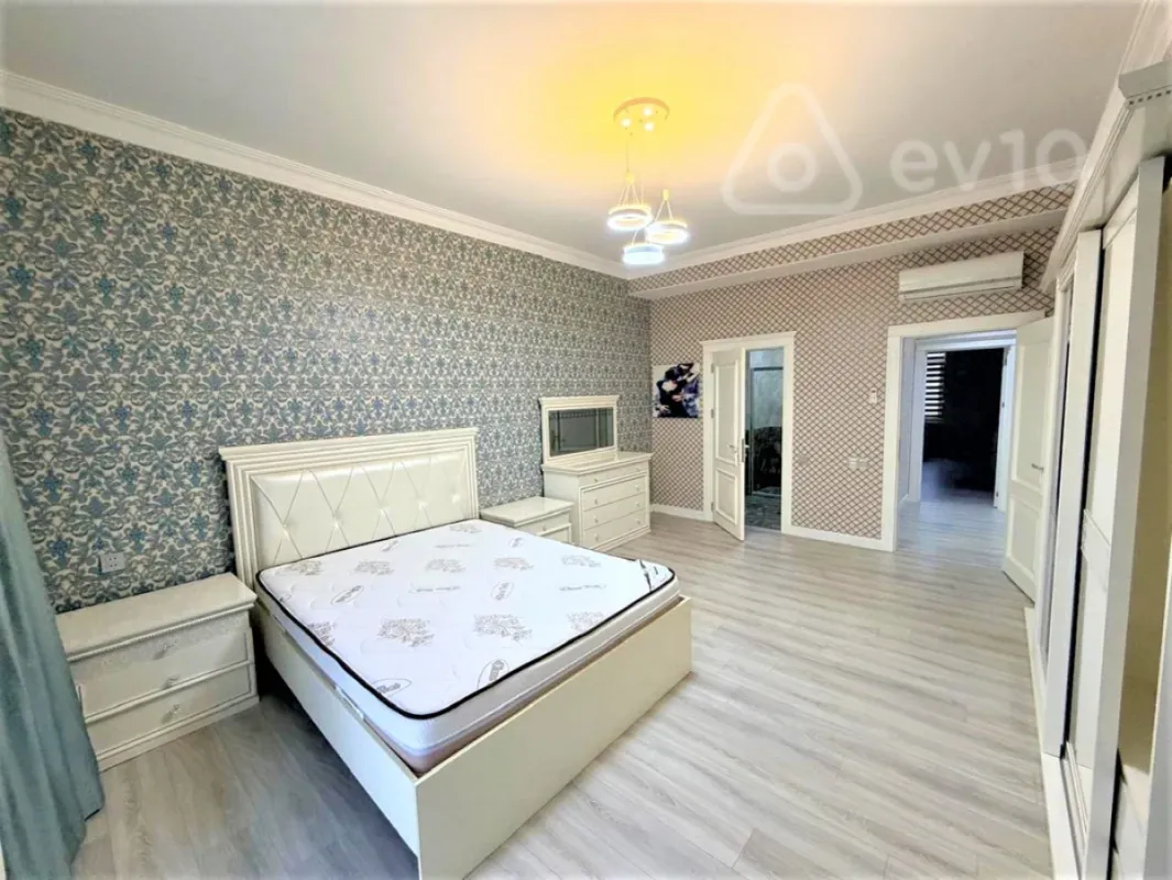 Kirayə verilir 5 otaqlı yeni tikili 220 m²