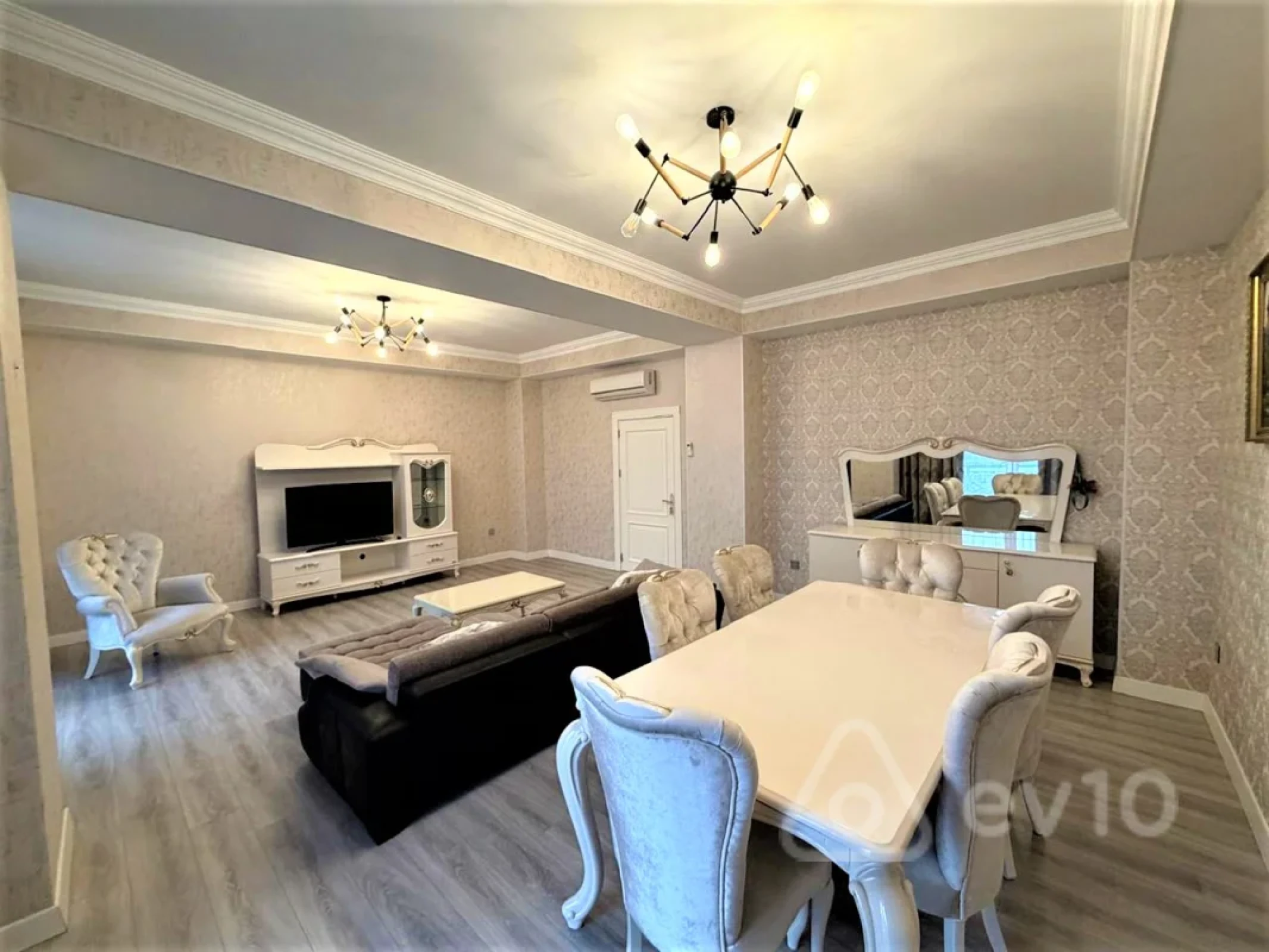 Kirayə verilir 5 otaqlı yeni tikili 220 m²