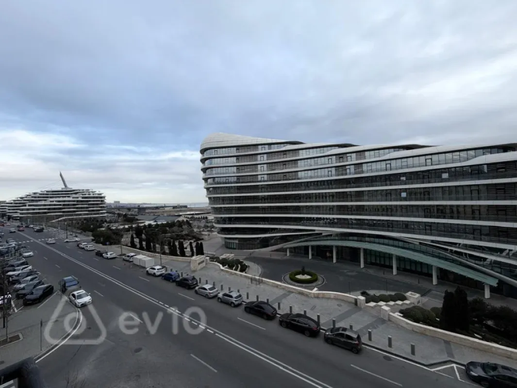 Kirayə verilir 5 otaqlı yeni tikili 220 m²