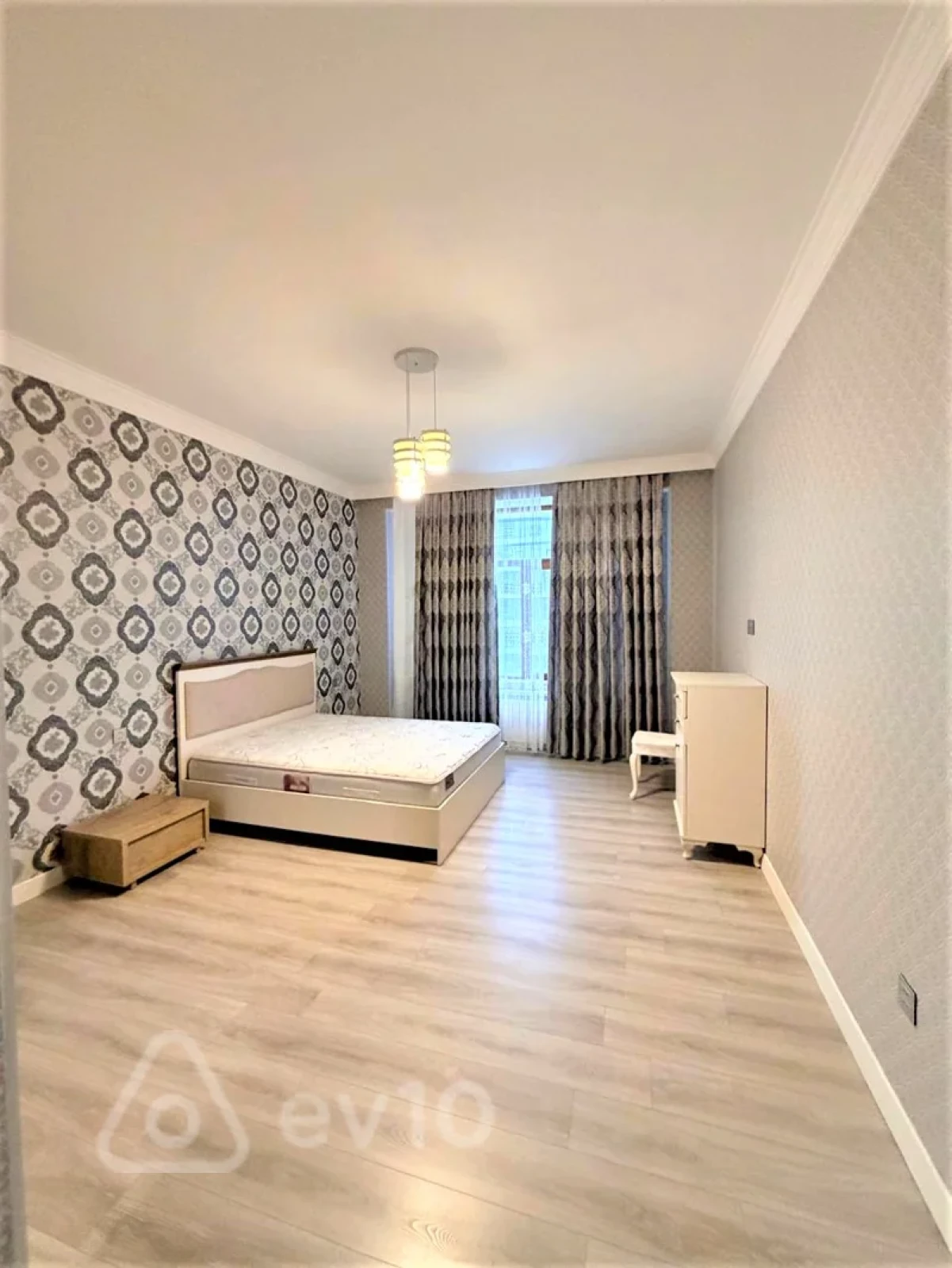 Kirayə verilir 5 otaqlı yeni tikili 220 m²