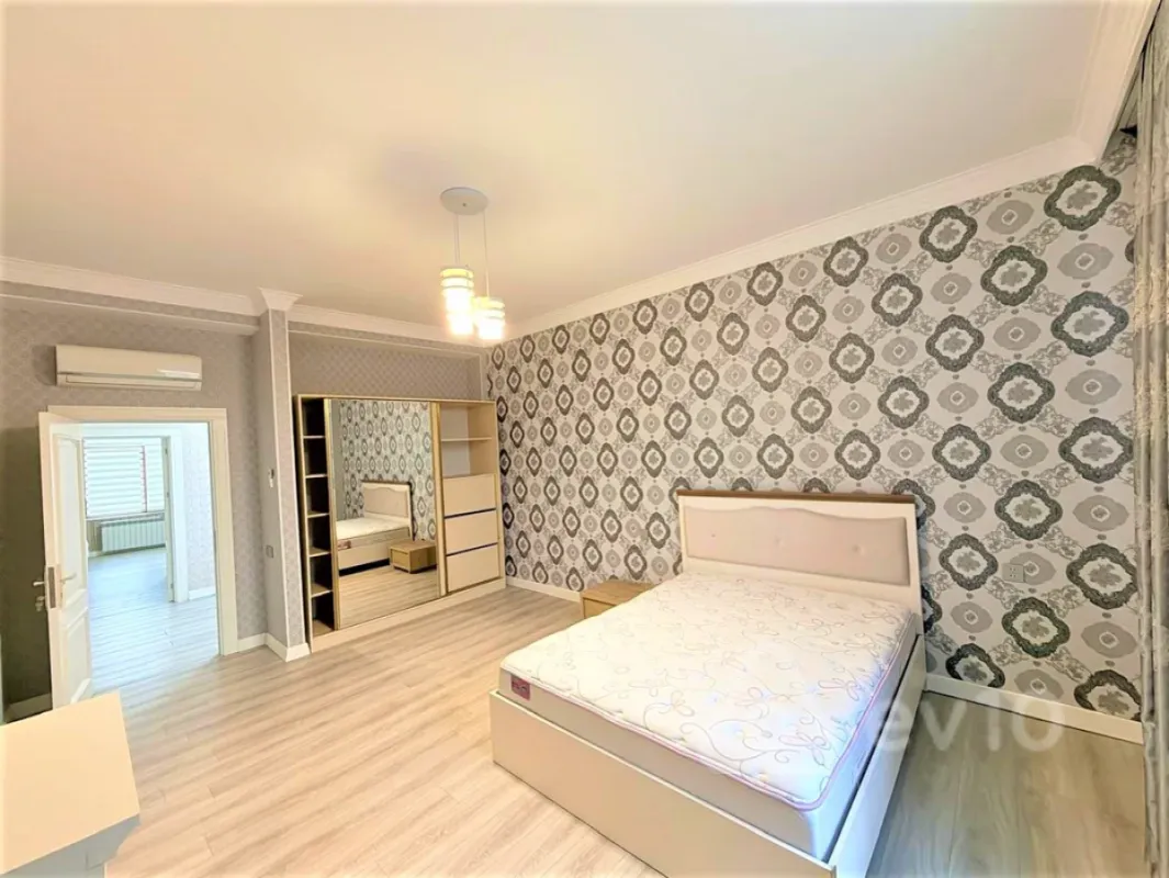Kirayə verilir 5 otaqlı yeni tikili 220 m²