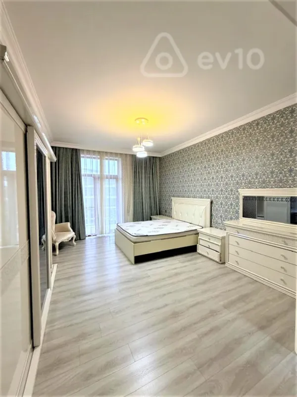 Kirayə verilir 5 otaqlı yeni tikili 220 m²