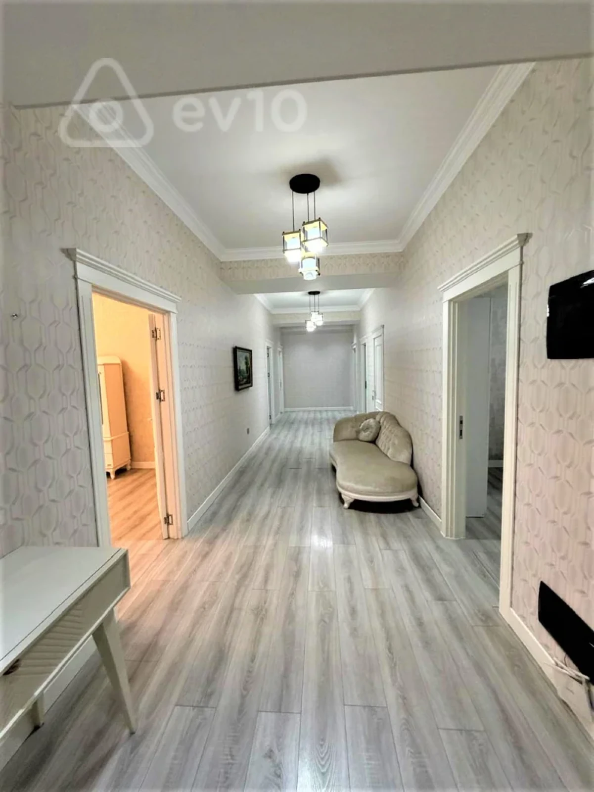 Kirayə verilir 5 otaqlı yeni tikili 220 m²