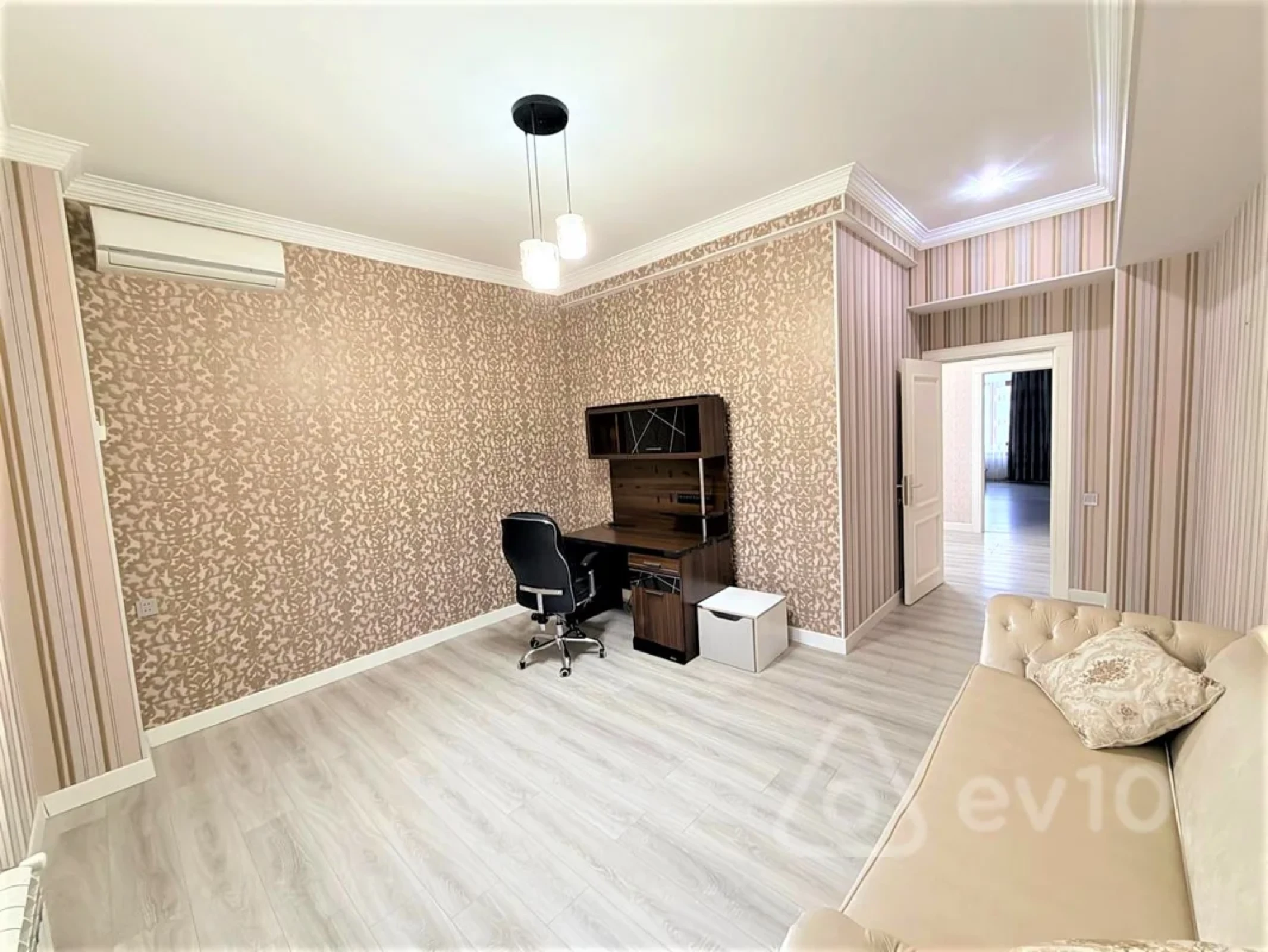 Kirayə verilir 5 otaqlı yeni tikili 220 m²