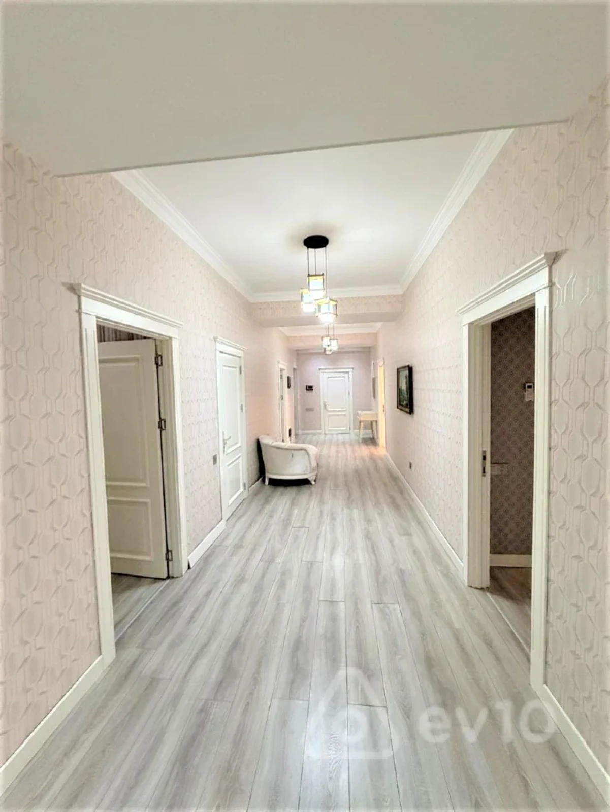 Kirayə verilir 5 otaqlı yeni tikili 220 m²