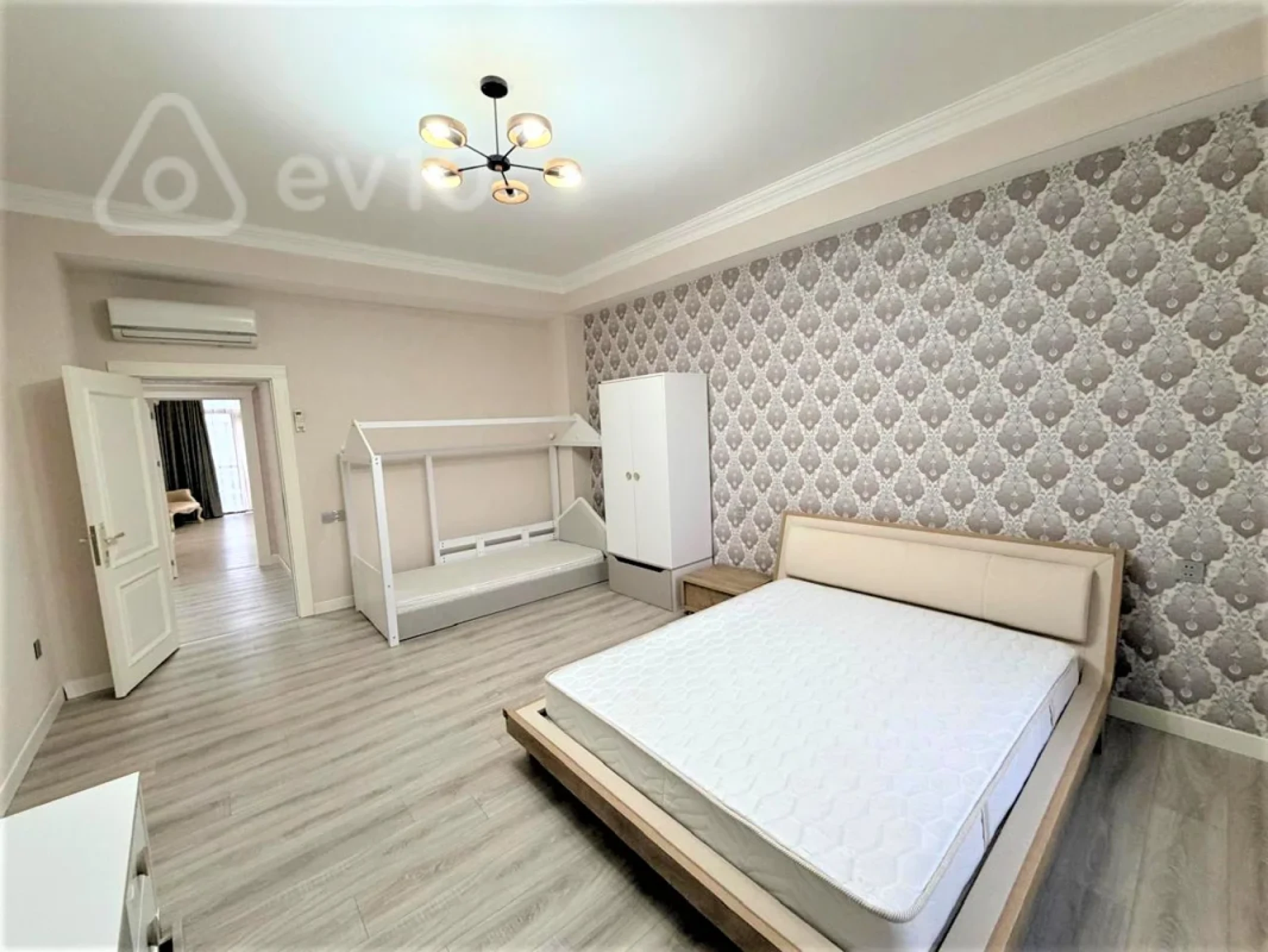 Kirayə verilir 5 otaqlı yeni tikili 220 m²