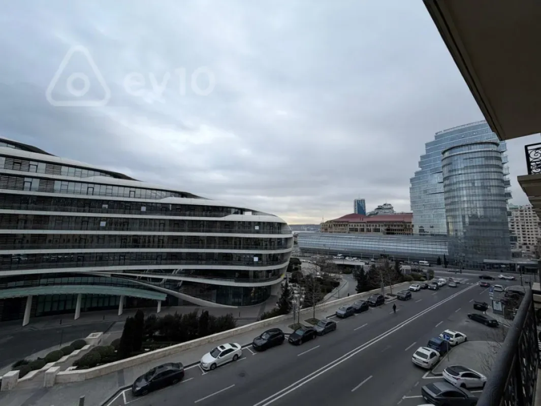 Kirayə verilir 5 otaqlı yeni tikili 220 m²