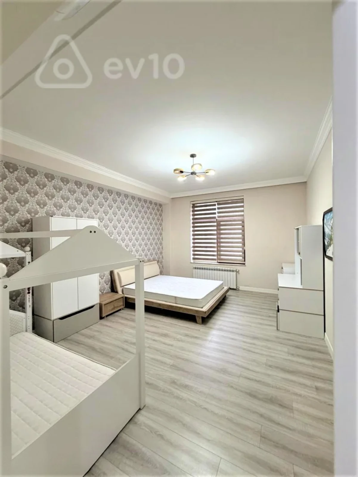 Kirayə verilir 5 otaqlı yeni tikili 220 m²