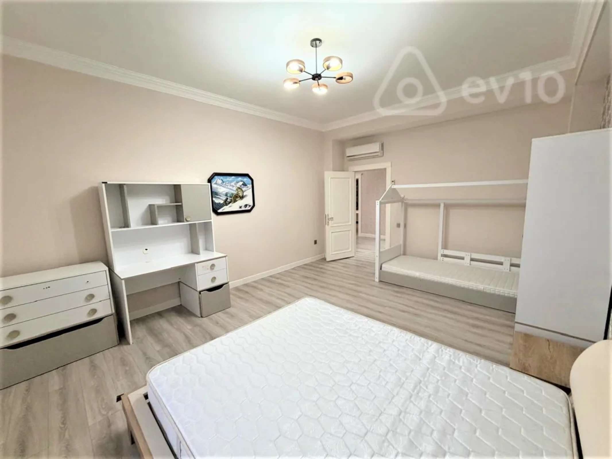 Kirayə verilir 5 otaqlı yeni tikili 220 m²