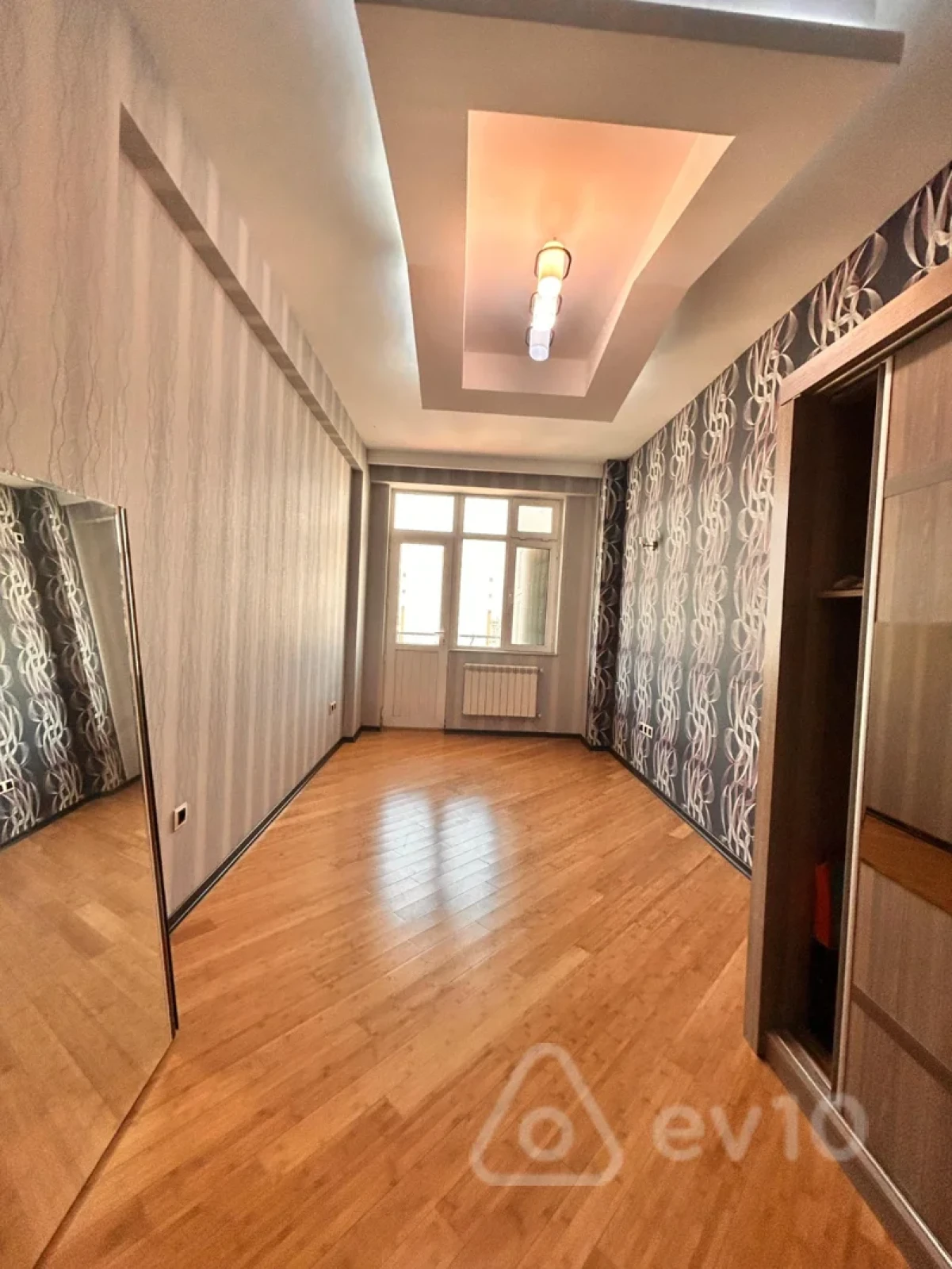 Satılır 3 otaqlı yeni tikili 95 m²