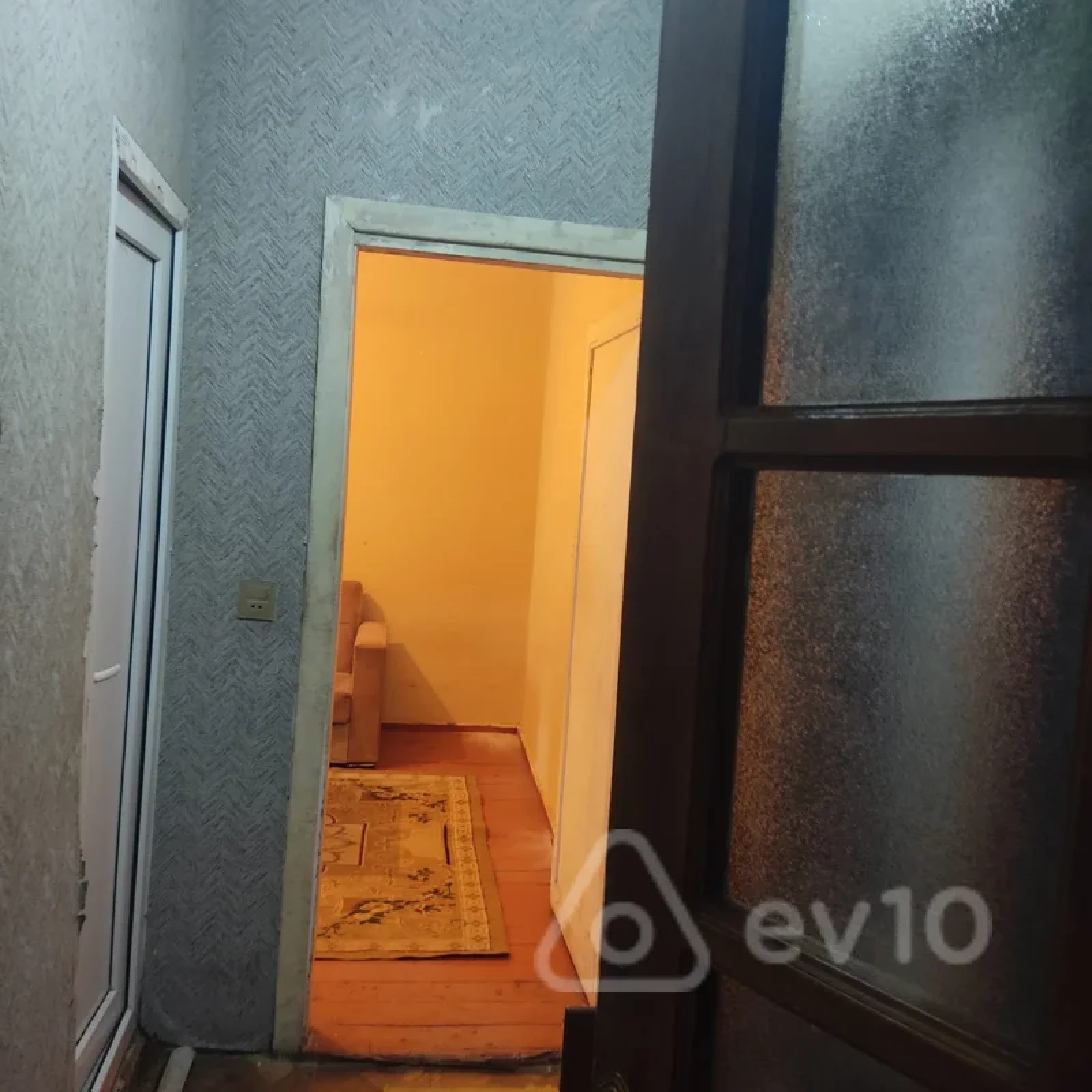 Kirayə verilir 2 otaqlı köhnə tikili 65 m²