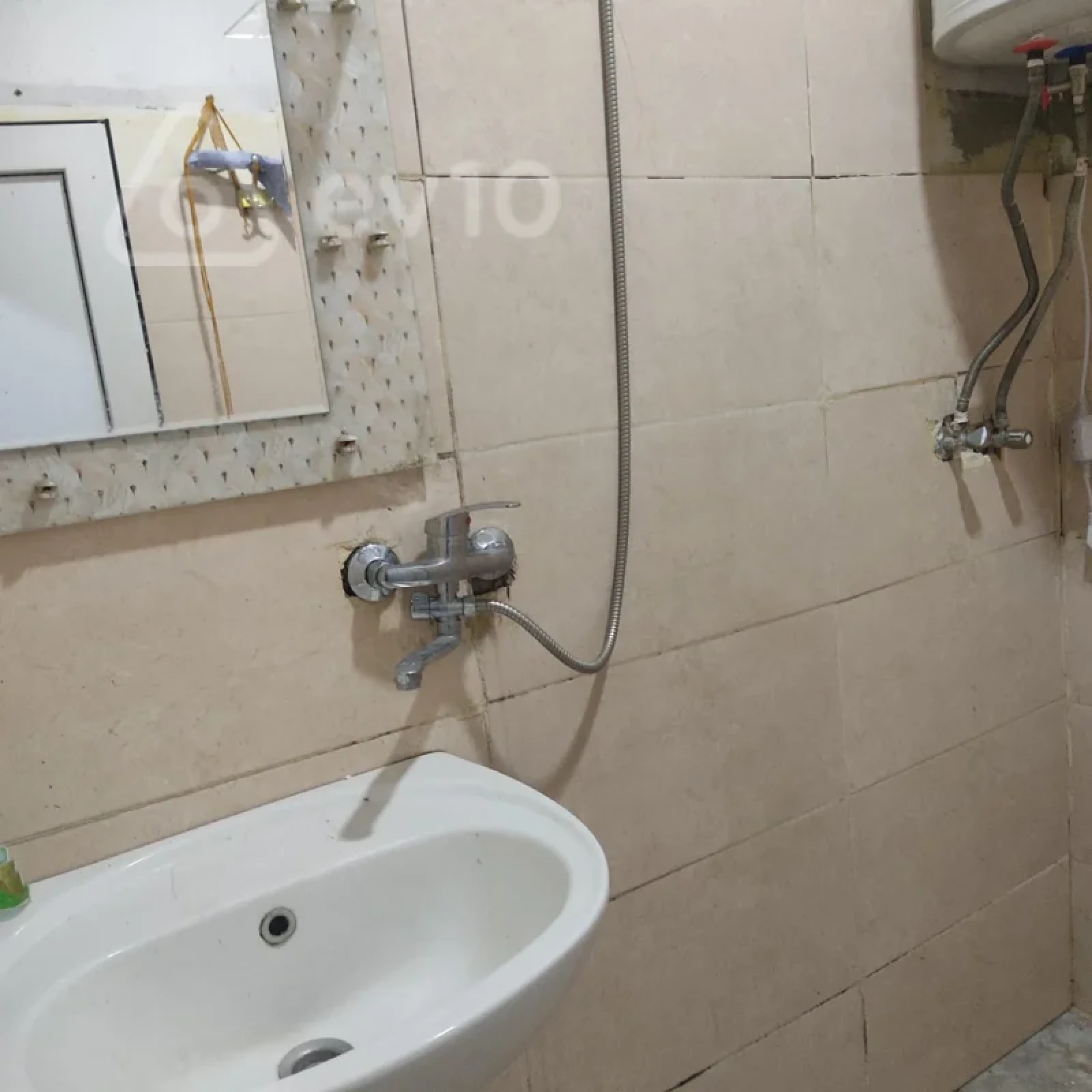 Kirayə verilir 2 otaqlı köhnə tikili 65 m²