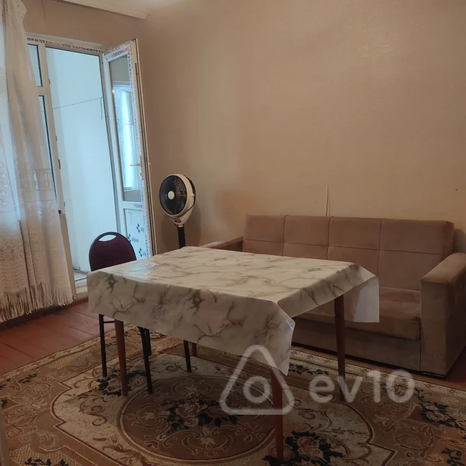 Kirayə verilir 2 otaqlı köhnə tikili 65 m²