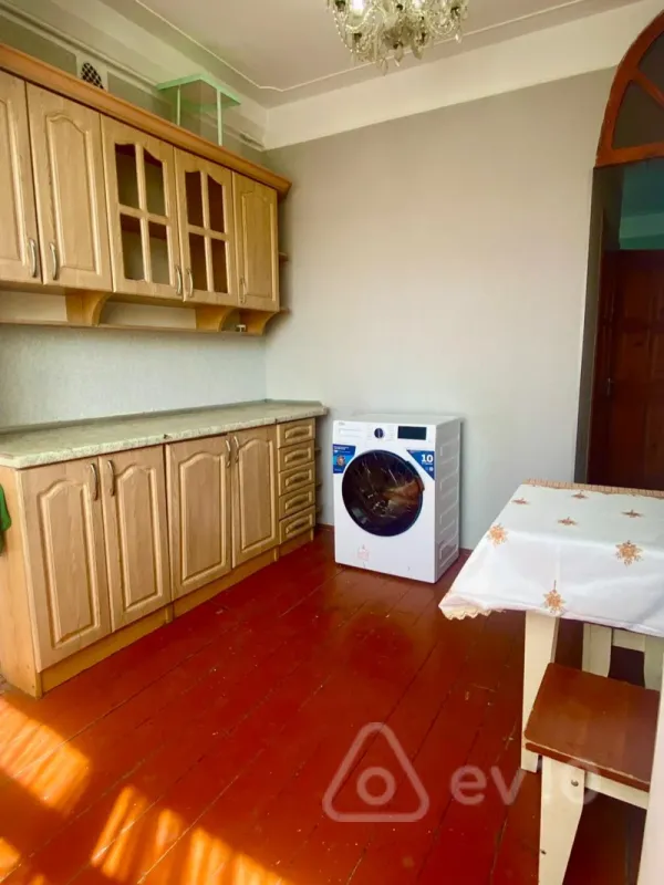 Kirayə verilir 3 otaqlı köhnə tikili 80 m²