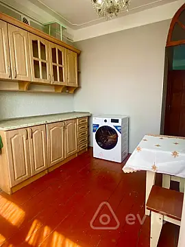 Kirayə verilir 3 otaqlı köhnə tikili 80 m²