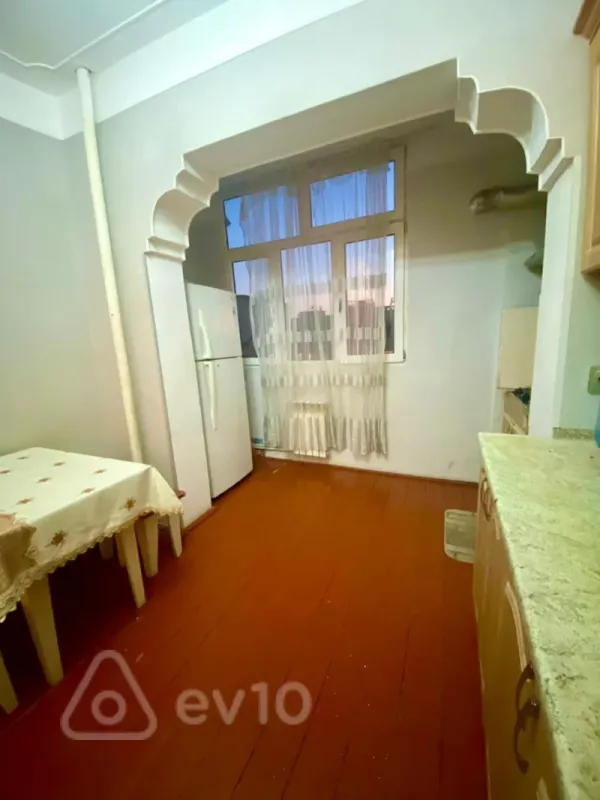 Kirayə verilir 3 otaqlı köhnə tikili 80 m²