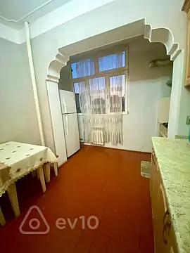 Kirayə verilir 3 otaqlı köhnə tikili 80 m²