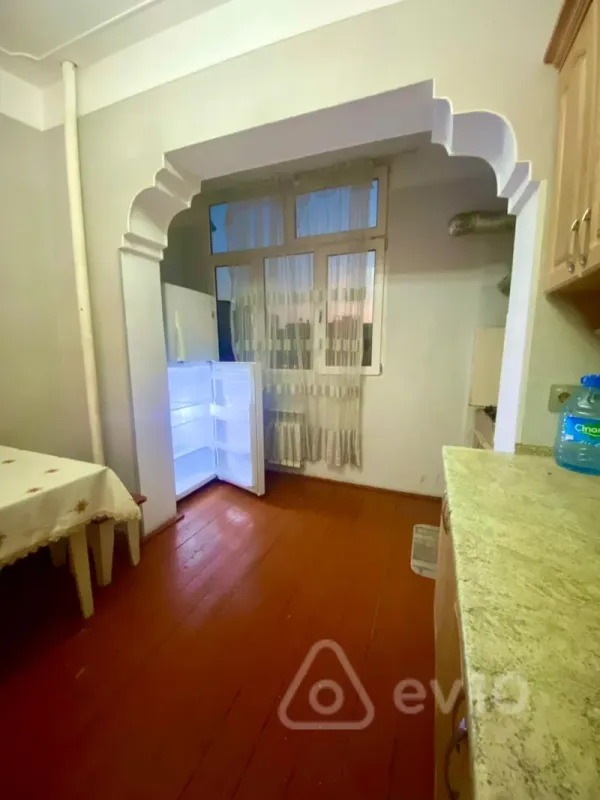 Kirayə verilir 3 otaqlı köhnə tikili 80 m²