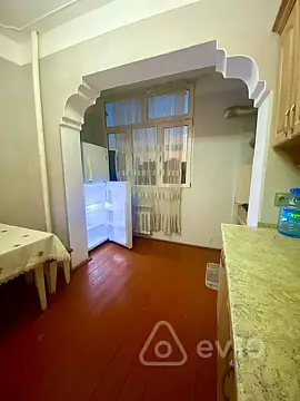Kirayə verilir 3 otaqlı köhnə tikili 80 m²