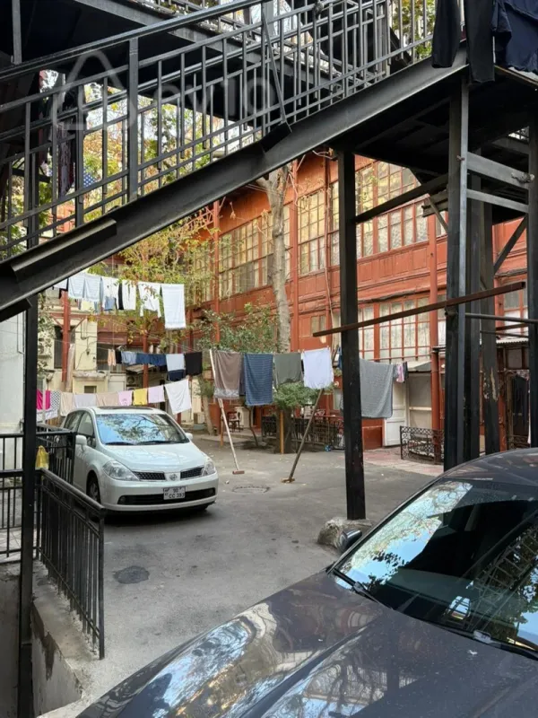 Satılır 3 otaqlı köhnə tikili 90 m²