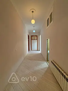 Satılır 3 otaqlı köhnə tikili 90 m²