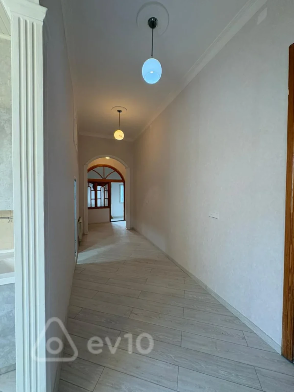 Satılır 3 otaqlı köhnə tikili 90 m²