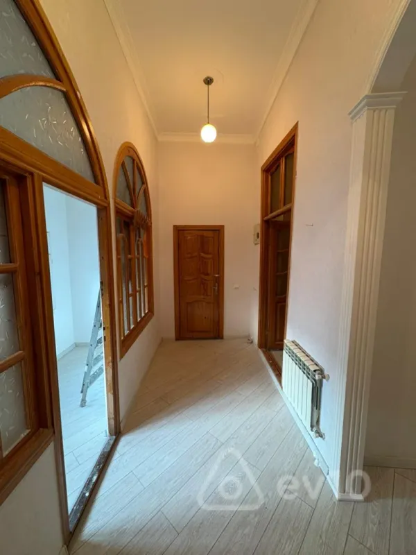 Satılır 3 otaqlı köhnə tikili 90 m²