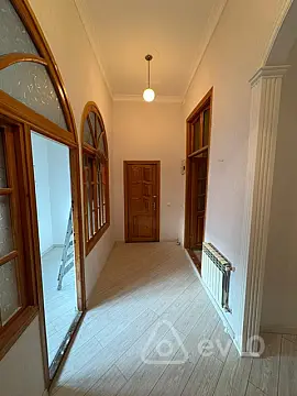 Satılır 3 otaqlı köhnə tikili 90 m²