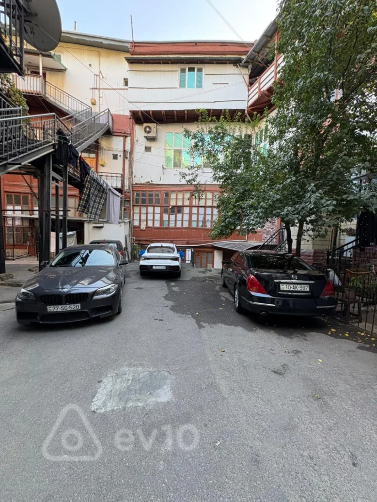 Satılır 3 otaqlı köhnə tikili 90 m²