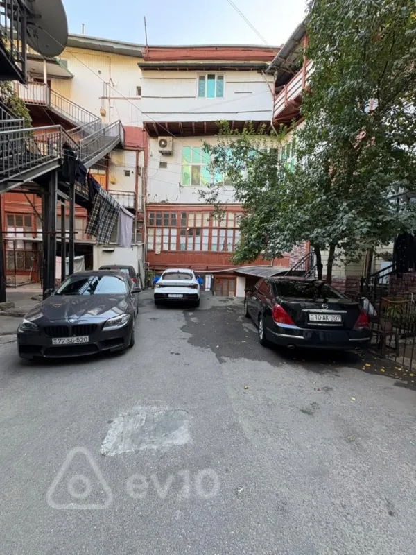 Satılır 3 otaqlı köhnə tikili 90 m²