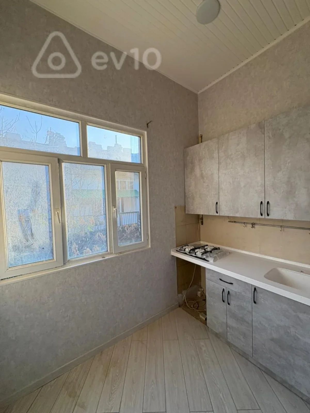 Satılır 3 otaqlı köhnə tikili 90 m²