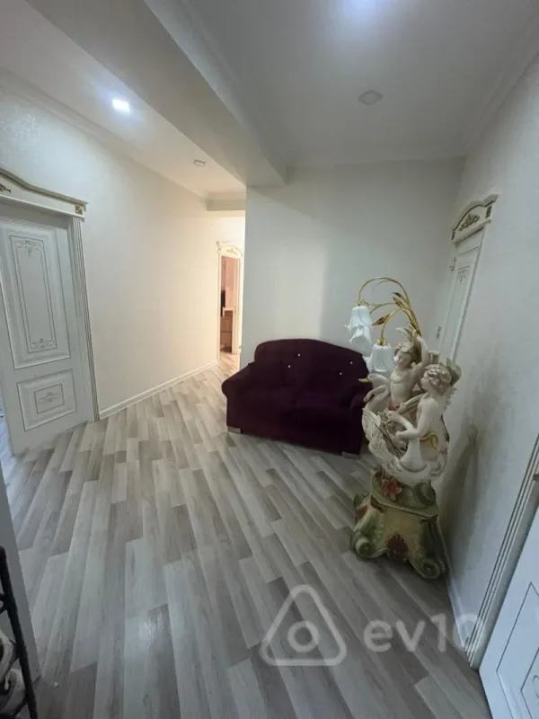 Kirayə verilir 3 otaqlı yeni tikili 85 m²