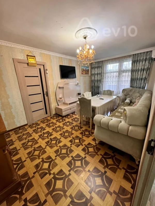 Kirayə verilir 2 otaqlı köhnə tikili 50 m²