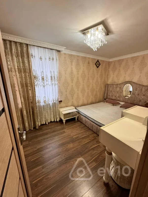 Kirayə verilir 2 otaqlı köhnə tikili 50 m²