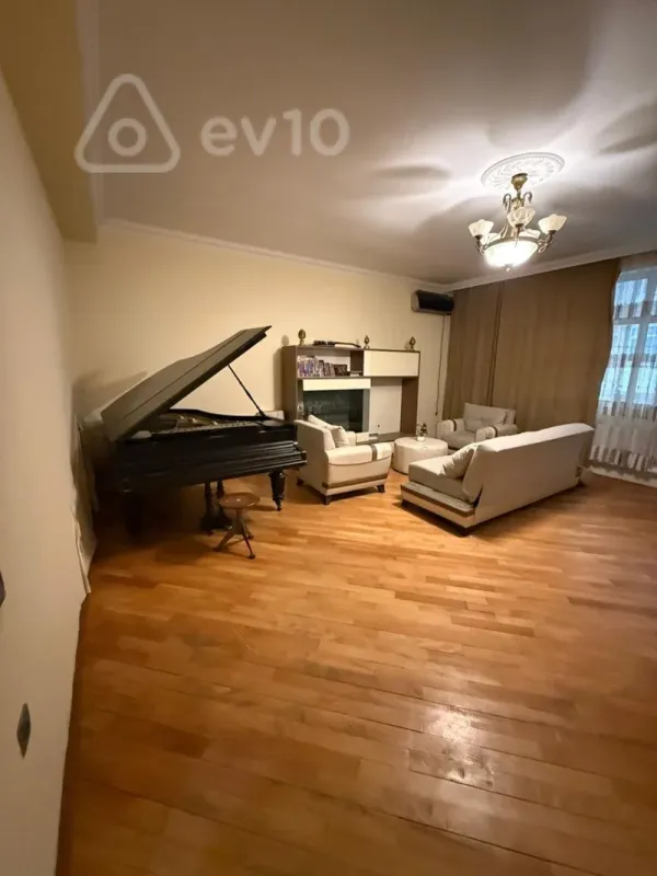 Satılır 3 otaqlı yeni tikili 152 m²