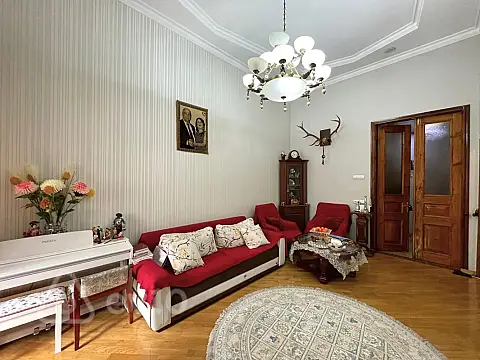 Satılır 3 otaqlı köhnə tikili 85 m²