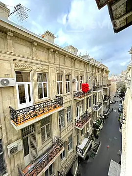 Satılır 3 otaqlı köhnə tikili 85 m²