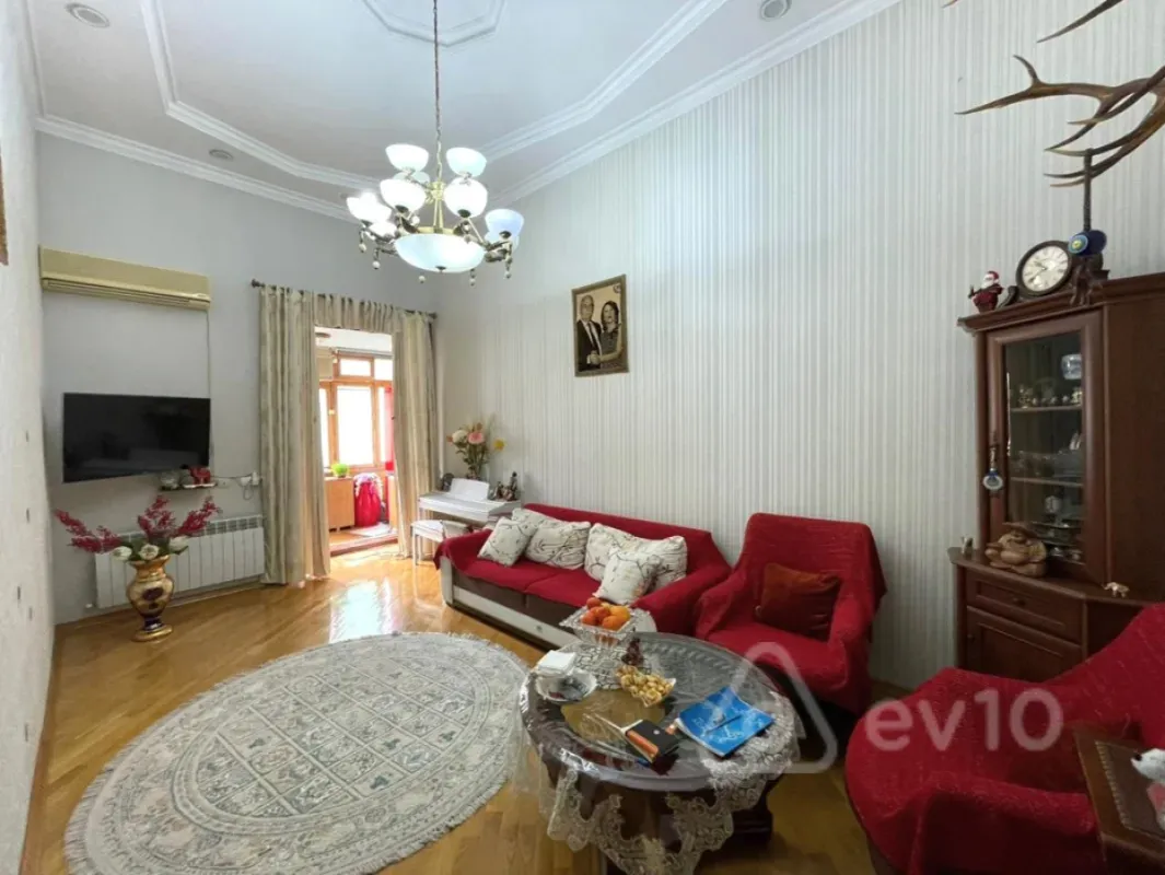 Satılır 3 otaqlı köhnə tikili 85 m²