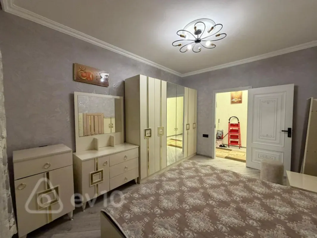 Kirayə verilir 2 otaqlı köhnə tikili 80 m²