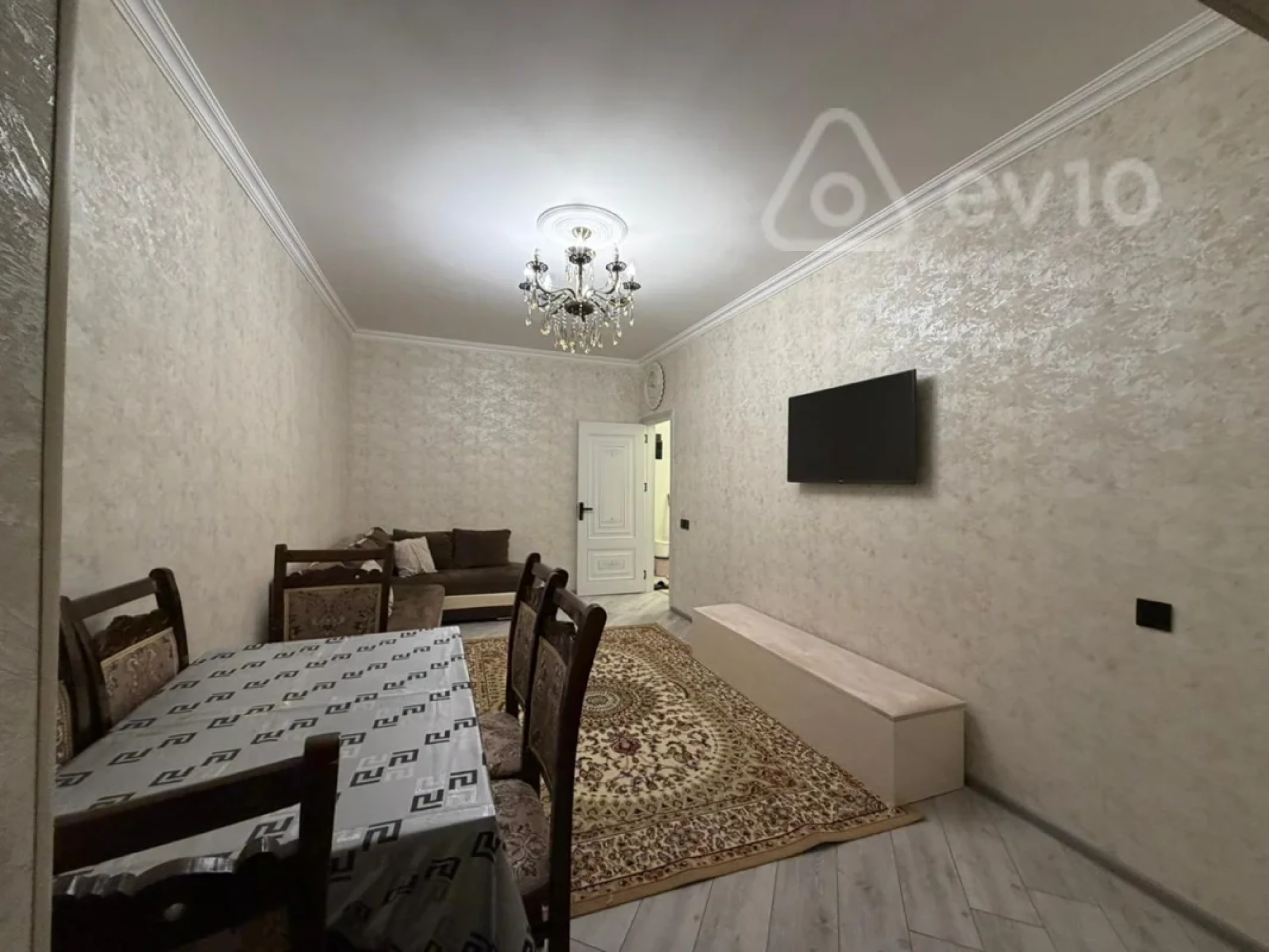 Kirayə verilir 2 otaqlı köhnə tikili 80 m²