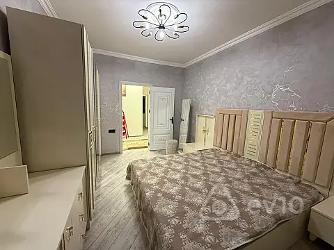 Kirayə verilir 2 otaqlı köhnə tikili 80 m²