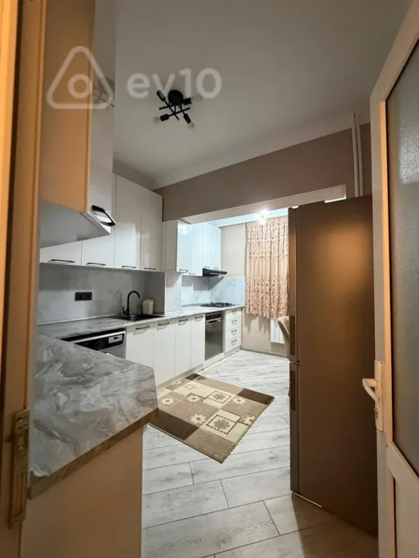 Kirayə verilir 2 otaqlı köhnə tikili 80 m²