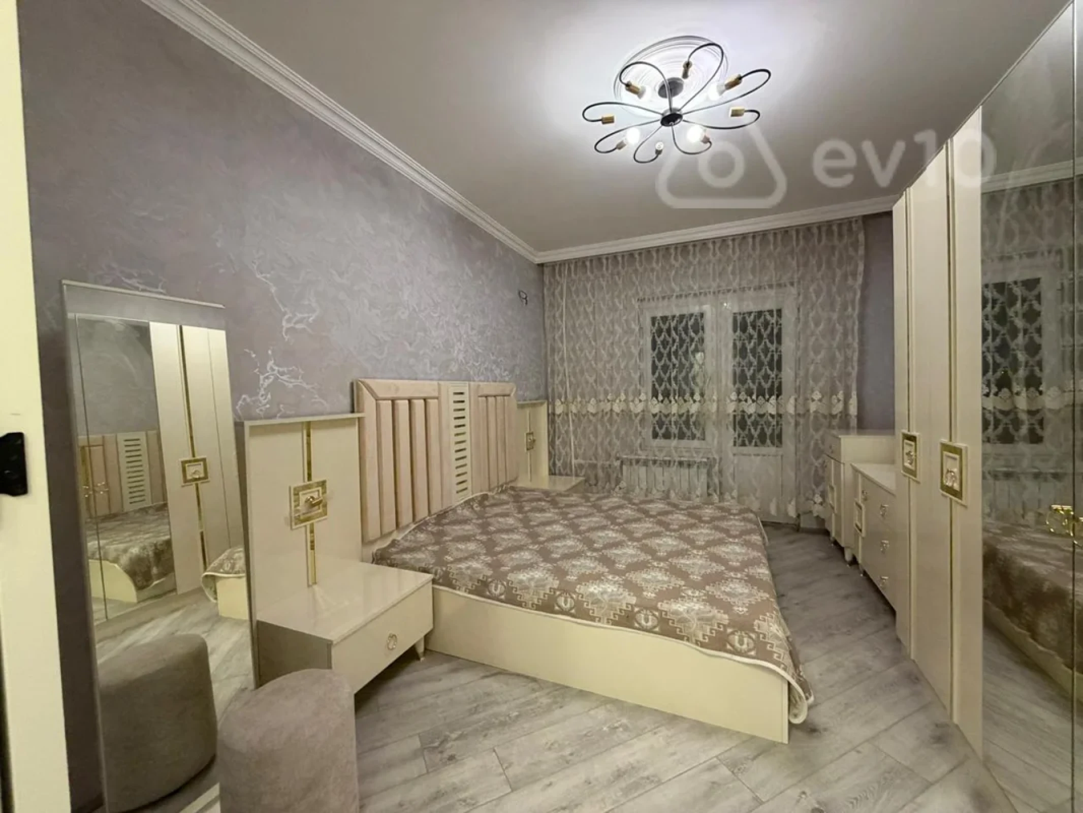 Kirayə verilir 2 otaqlı köhnə tikili 80 m²