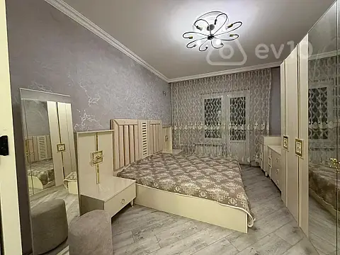 Kirayə verilir 2 otaqlı köhnə tikili 80 m²